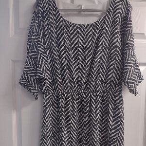 STUDIO Y Blouson Split Sleeve Dress L Black and white Pattern Maurices Chevron
